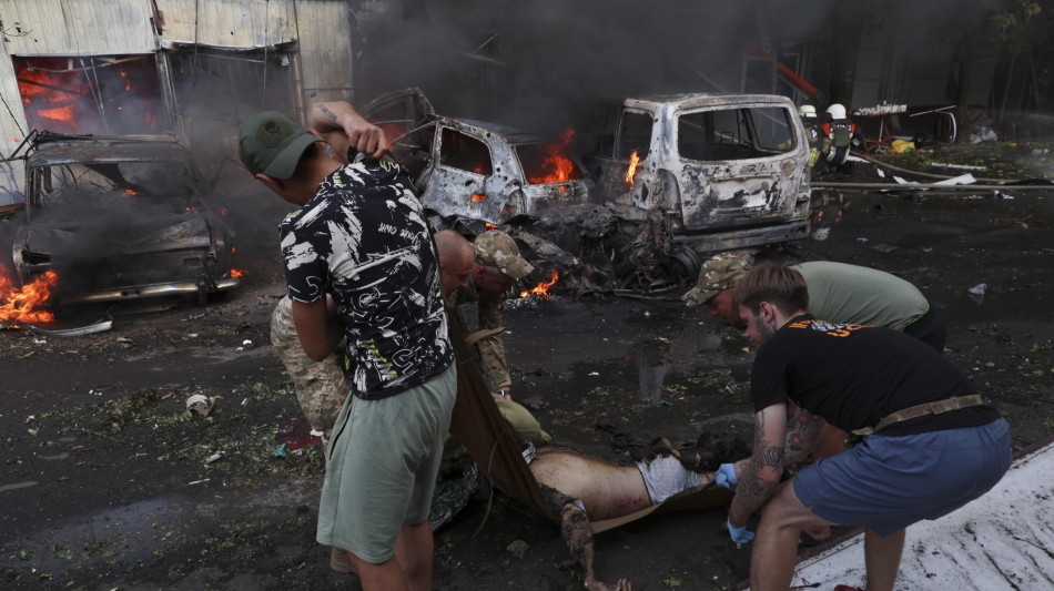 Kiev, 'attacco russo a supermercato, le vittime sono 10'