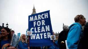 Des milliers de personnes marchent à Londres contre la pollution de l'eau