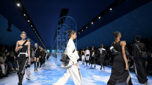 Dior homenageia atletas com desfile repleto de amazonas em Paris