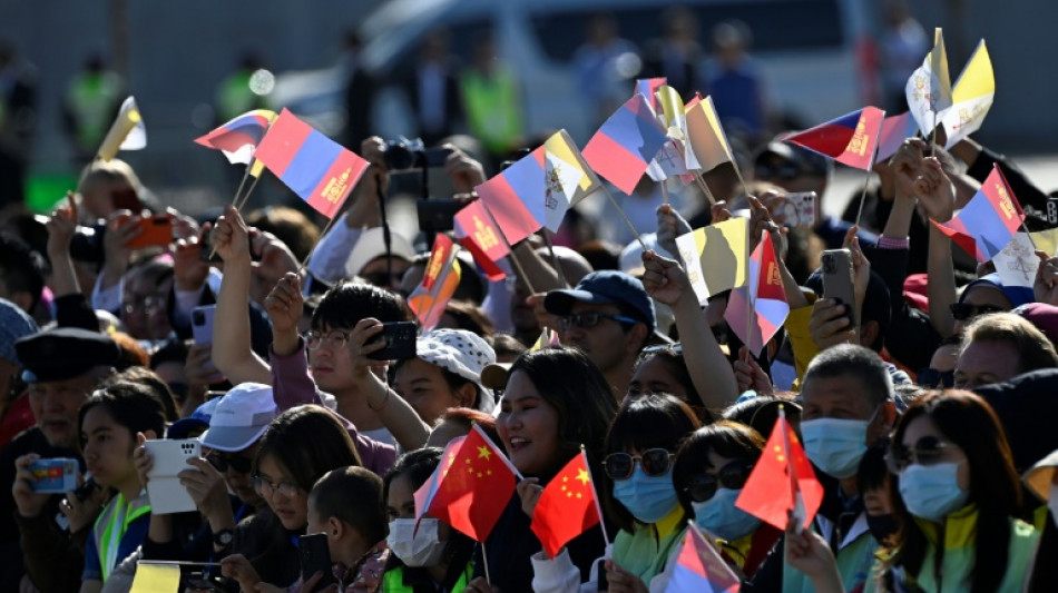 Le pape semble tendre la main vers la Chine pendant sa visite en Mongolie