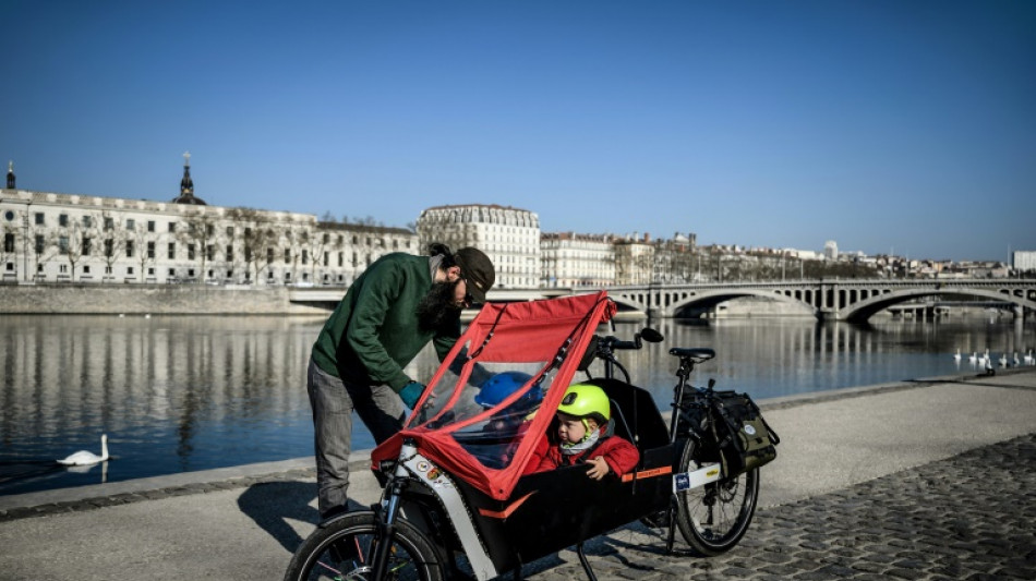 Les gros vélos se font une place sur le chemin de l'école