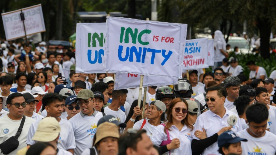  Mais de um milhão protestam nas Filipinas contra impeachment da vice-presidente Duterte 