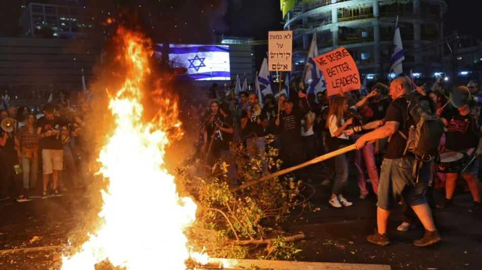  Thousands in Tel Aviv protest Israel defence minister's sacking 