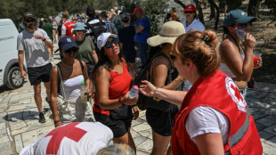 Canicule en Grèce: la Croix-Rouge déployée pour les touristes à l'Acropole d'Athènes