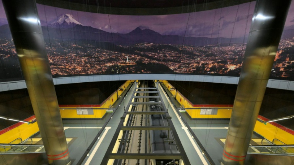 Quito inaugura seu metrô, o primeiro do Equador