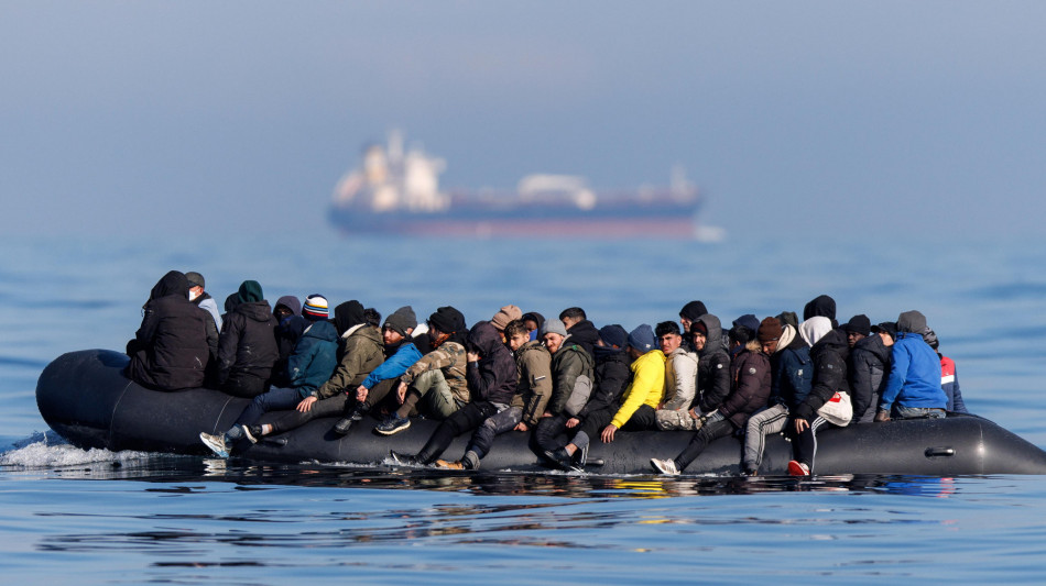 Migrante muore tentando di attraversare la Manica