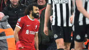 Liverpool vence Newcastle (4-2) com dois de Sallah e amplia liderança no Inglês