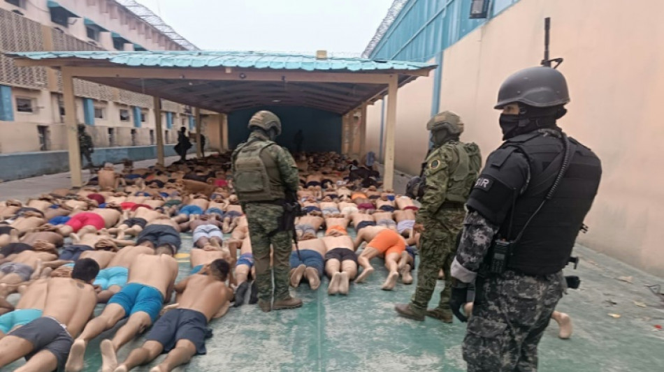 Militares e policiais entram em prisão equatoriana, palco de massacres