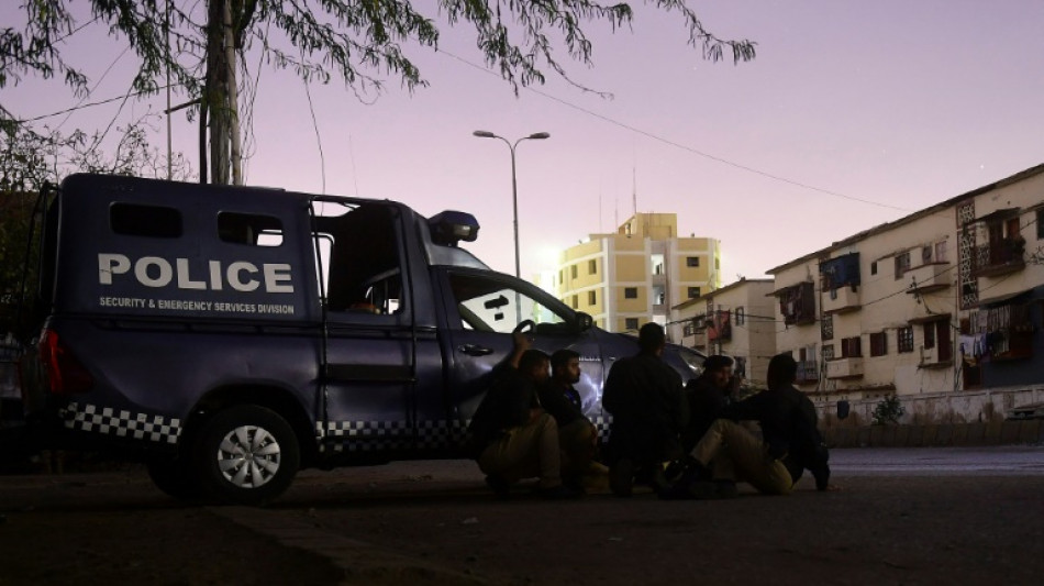 Pakistan: attaque en cours contre un poste de police à Karachi