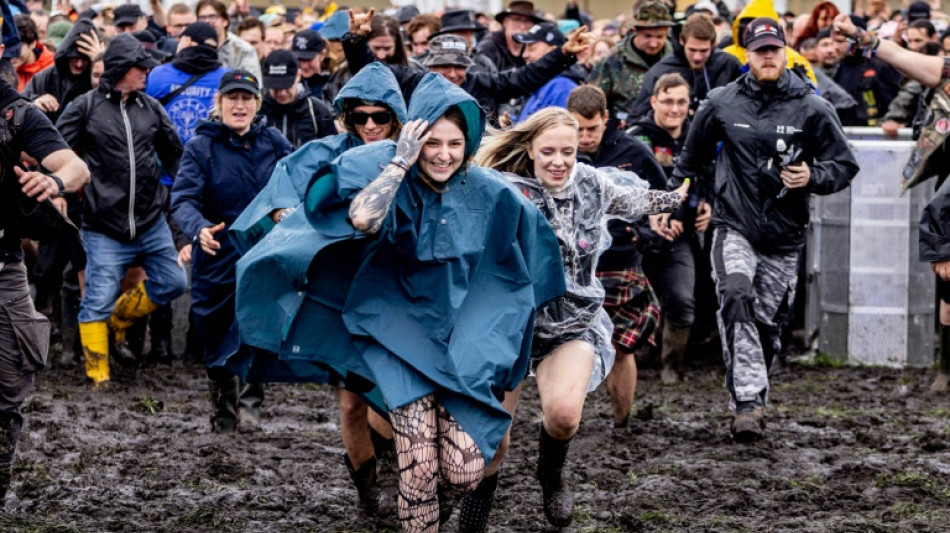 Nüchtern werden und Auto putzen: Polizei bereitet "Wacken"-Fans auf Abreise vor