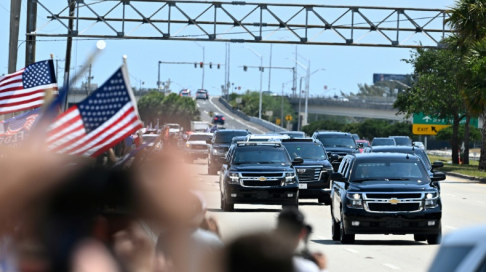 Trump en route pour sa comparution judiciaire historique à New York