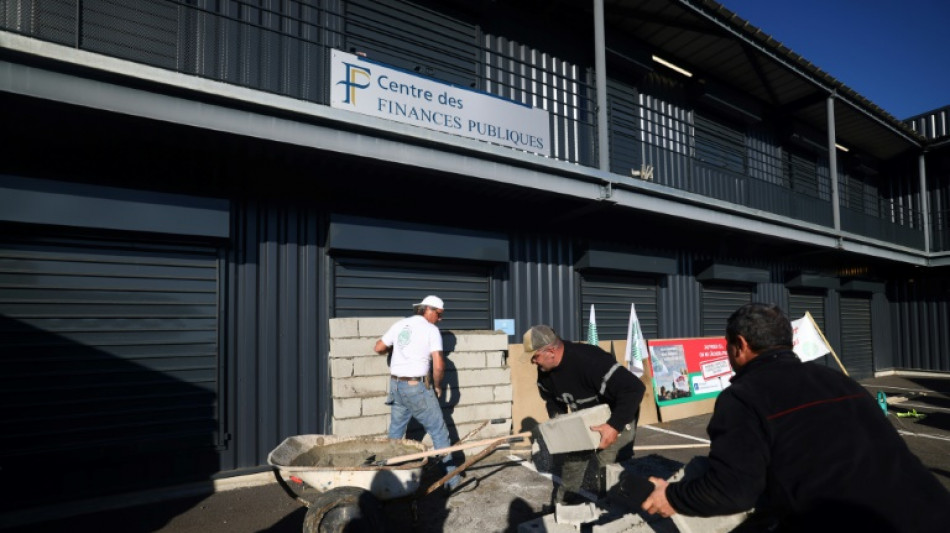  Manifestations d'agriculteurs devant des centres des impôts des Bouches-du-Rhône 