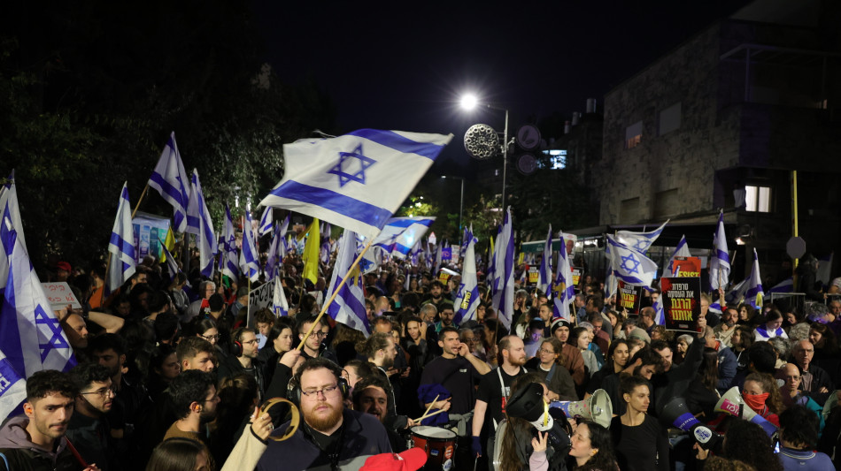 Scontri tra polizia e manifestanti vicino a casa di Netanyahu