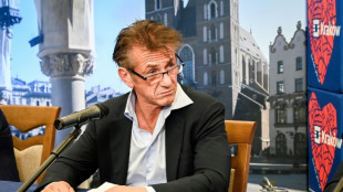 Sean Penn soutient les réfugiés ukrainiens en Pologne