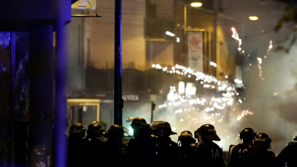 França reforça mobilização policial após três noites de distúrbios