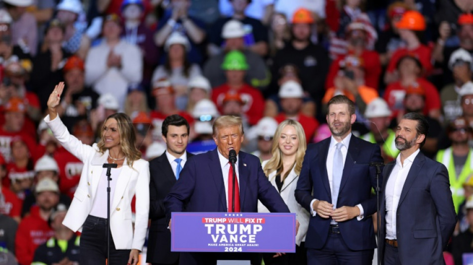  Conheça os Trump: a família do magnata está de volta 