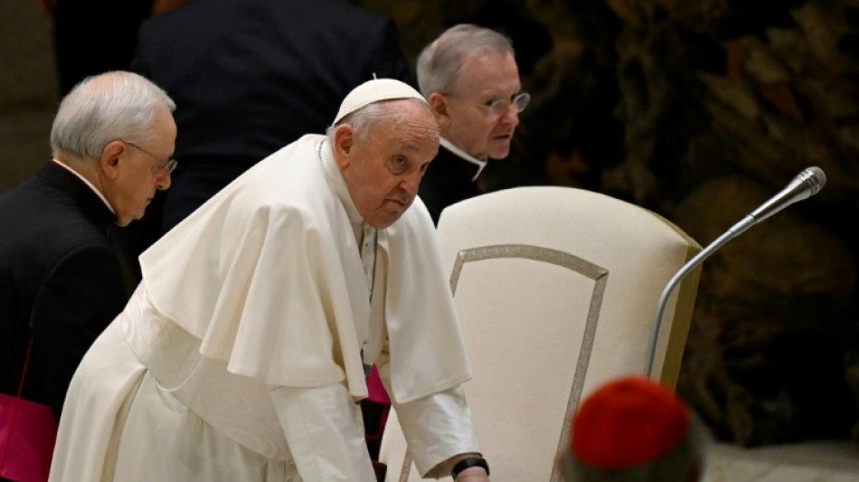 Papa Francisco, gripado, passa por exames em hospital de Roma