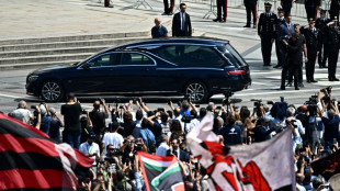 A Milan, dernier hommage officiel et populaire aux funérailles d'Etat de Berlusconi