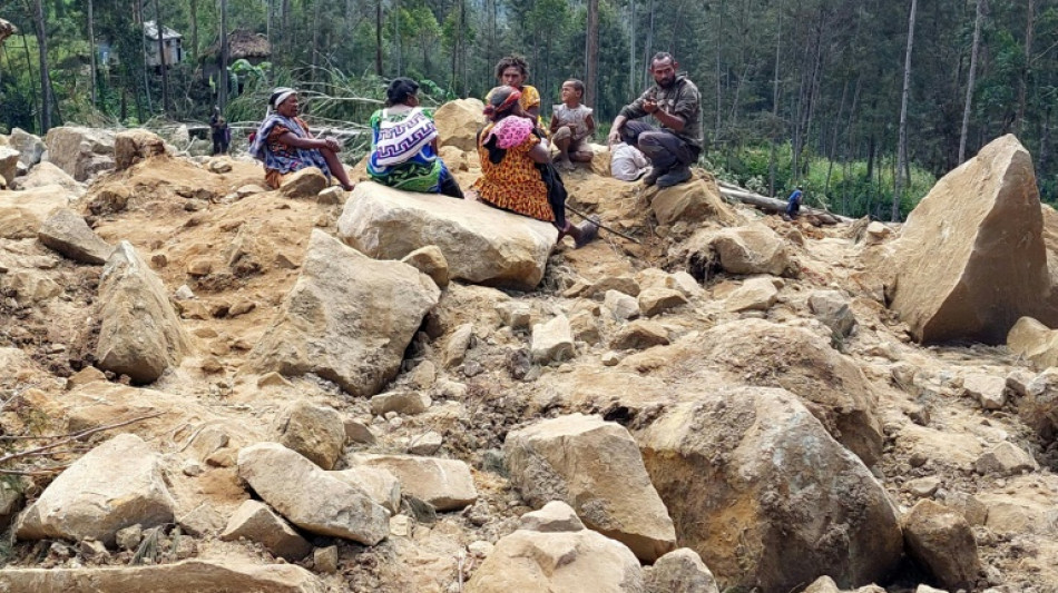 Rescuers fear new slips at deadly Papua New Guinea landslide