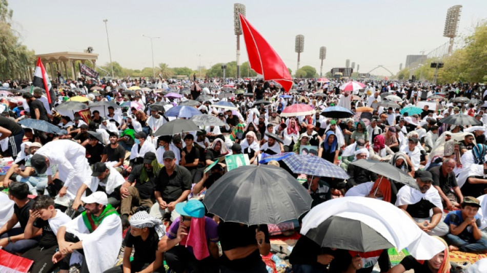 Une foule à la prière à Bagdad, nouvelle démonstration de force de Moqtada Sadr