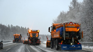 Eisregen und Schneefall sorgen für Verkehrsprobleme und geschlossene Schulen