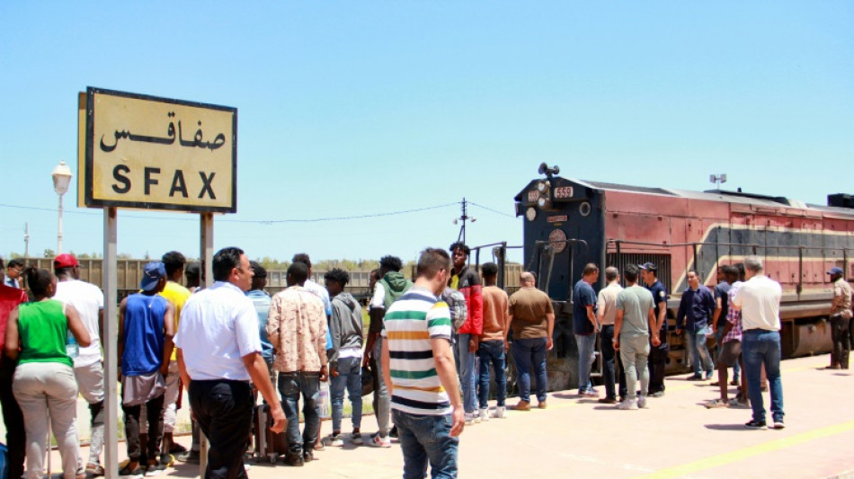 Tunisie: chassés de la ville de Sfax, des migrants en détresse