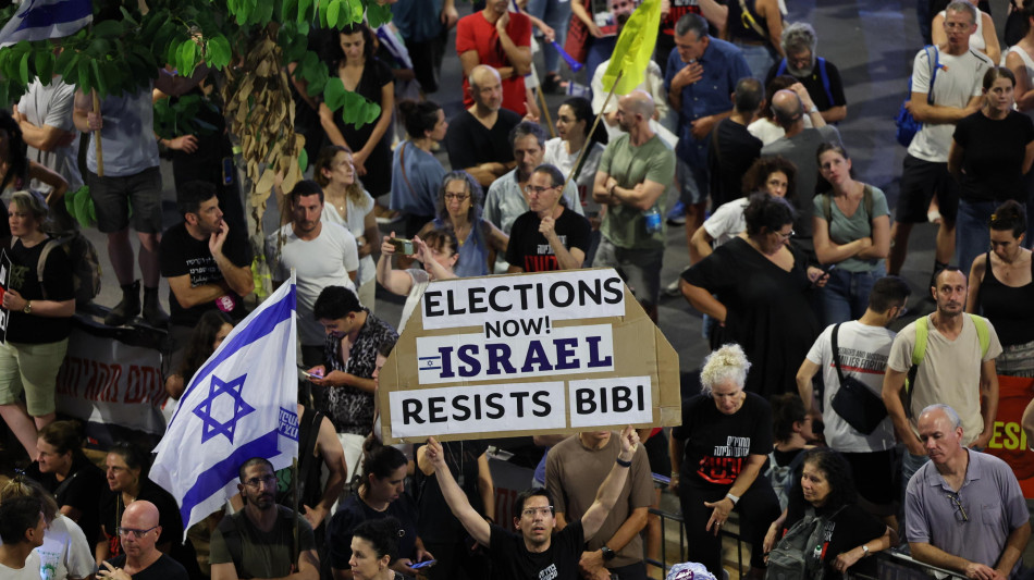 I manifestanti anti-governativi bloccano le strade in Israele