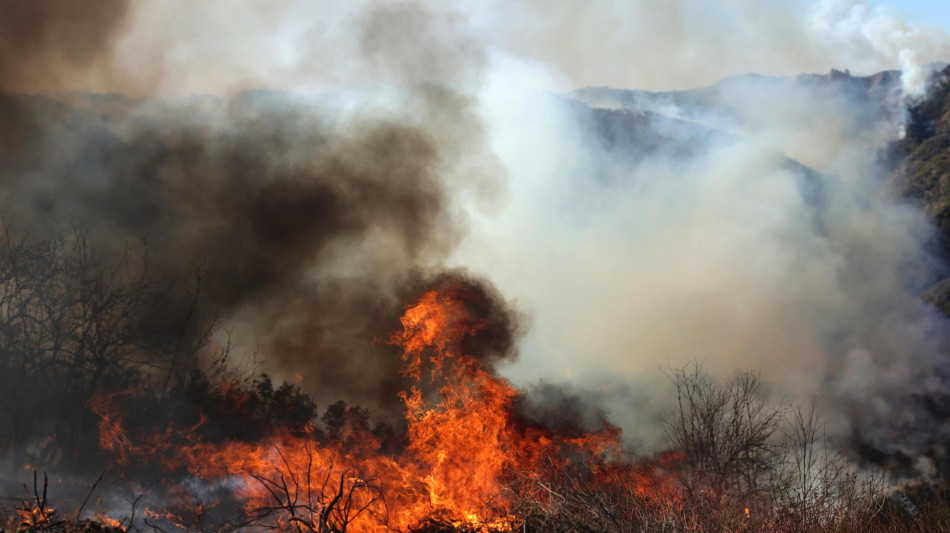  Almeno sei incendi a Los Angeles, 11 morti 