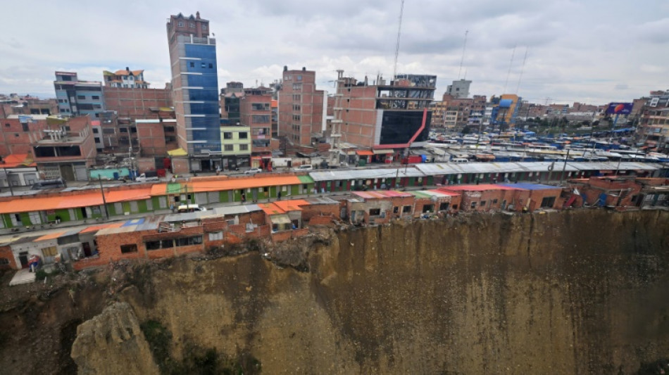 Vivir al borde del desastre en casas construidas en laderas peligrosas en Bolivia