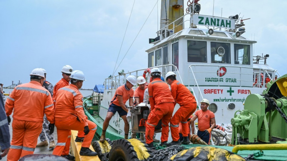 Divers attempt to reach sunken Philippine oil tanker