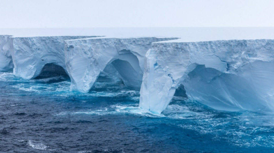 En Antarctique, le plus grand iceberg du monde à la dérive 