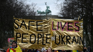 "Stoppez cette folie!": rassemblements en Europe pour l'Ukraine, arrestations en Russie