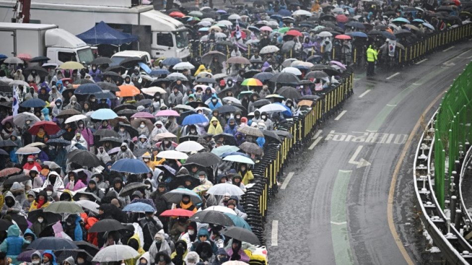 South Koreans protest in snow as Yoon arrest deadline nears