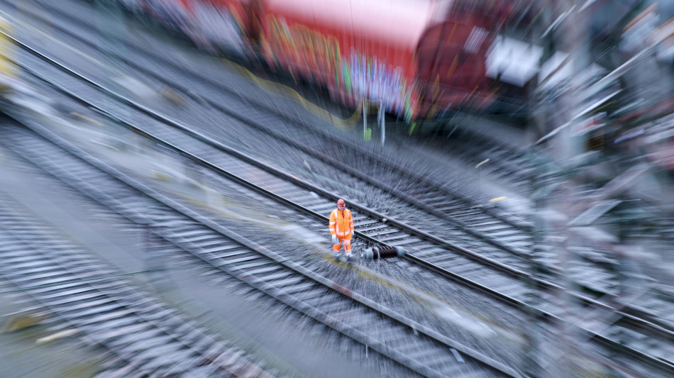 Treno merci guasto tra Milano e Lecco, ritardi e disagi