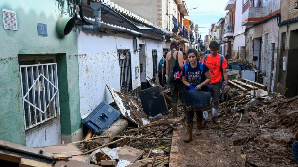 Governo envia milhares de soldados e policiais às áreas devastadas pelas cheias na Espanha