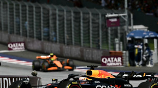 Der große Knall: Verstappen und Norris crashen, Russell siegt