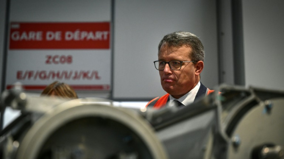 Taxe sur les billets d'avion: projet "légitime" pour le ministre  Durovray