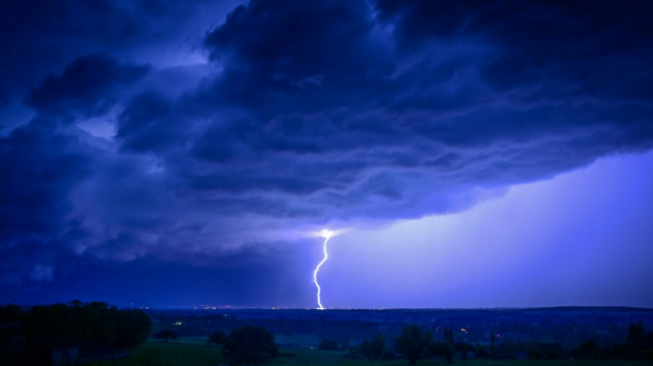 Orages: 24 départements en vigilance orange dans la moitié est