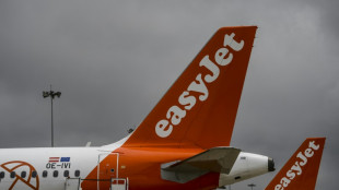 EasyJet halves first-quarter loss despite Omicron