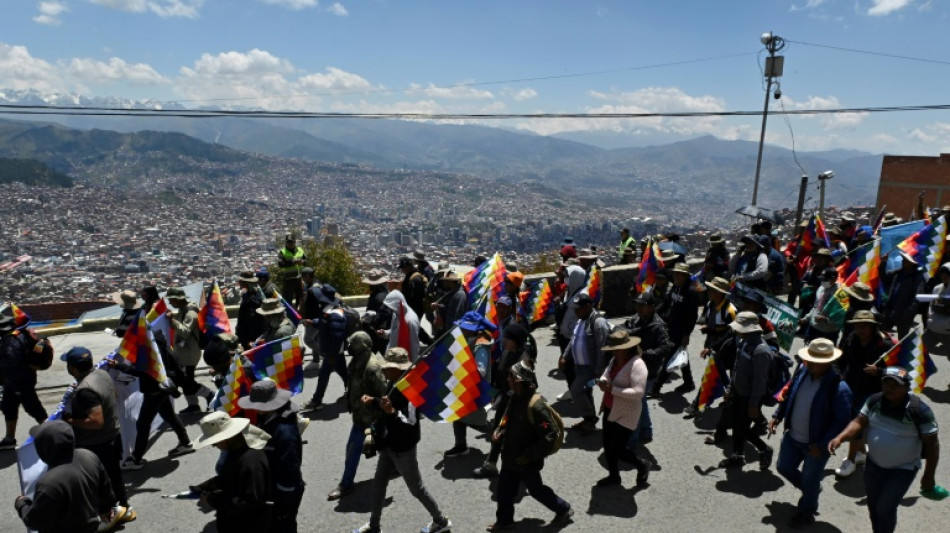  Marcha de apoiadores de Evo Morales chega a La Paz para protestar contra o presidente Arce 