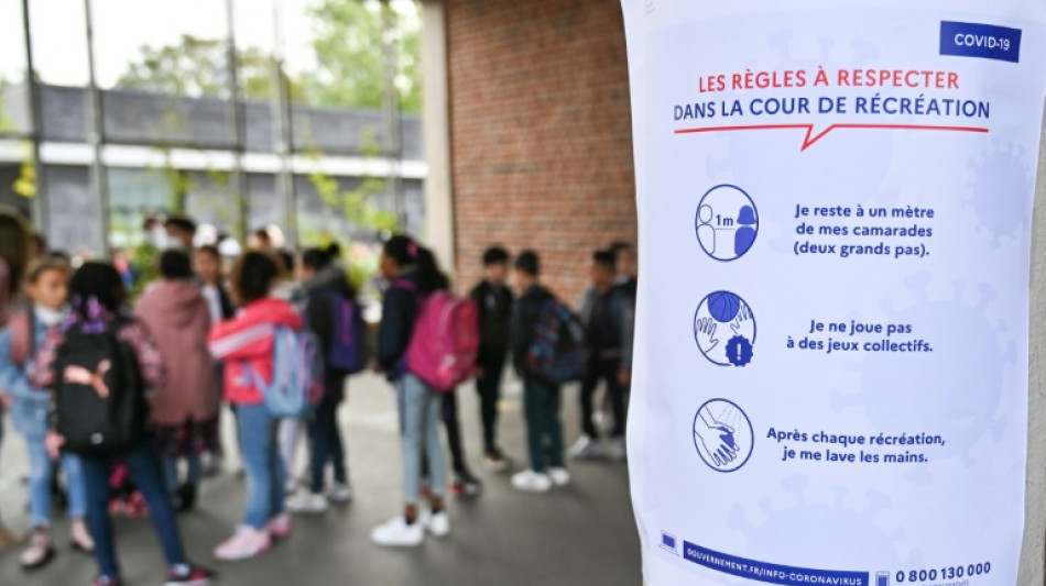 A l'école, le Covid ferme de nouveau des classes et les masques refont surface