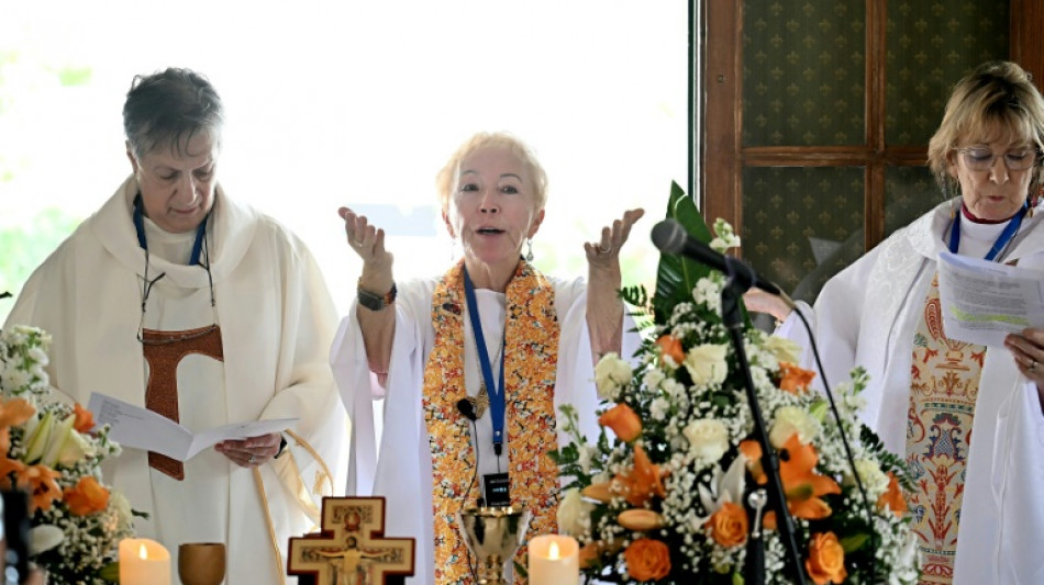 Una ceremonia clandestina de ordenación de sacerdotisas cerca del Vaticano