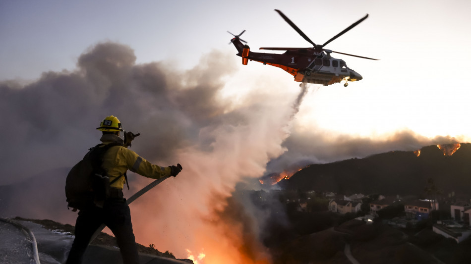  L'incendio a Los Angeles minaccia anche Malibù e Santa Monica 