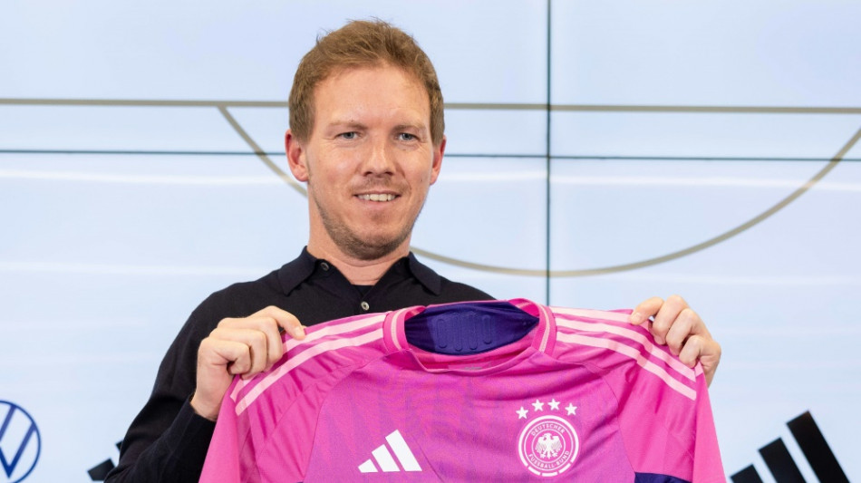 DFB-Team: Vorrunde in weiß, pink, weiß 