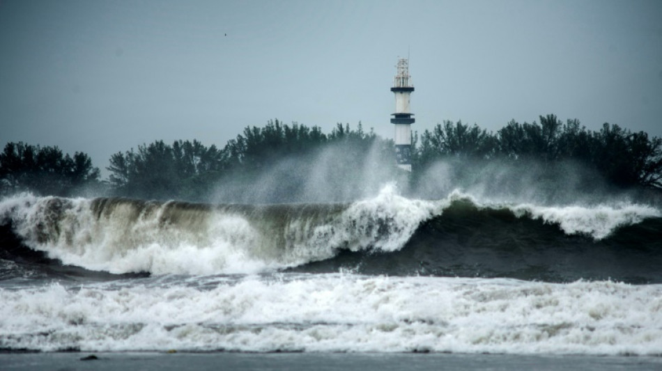 Agatha menace de toucher terre au Mexique en ouragan de catégorie 3