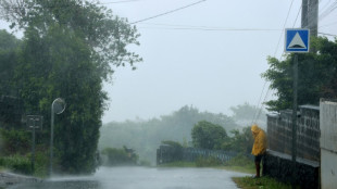 Cyclone Batsirai: les marins d'un navire s'échoue à La Réunion, récupérés