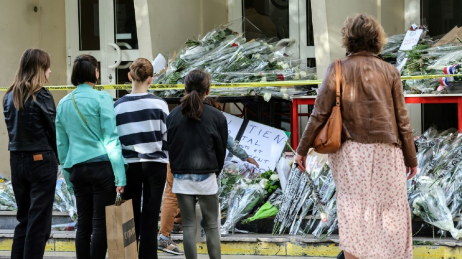 Attentat islamiste: hommage d'Arras à Dominique Bernard, le gouvernement affiche sa "fermeté"