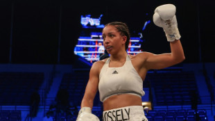 Boxe: Estelle Mossely conserve sa ceinture pour son grand retour 