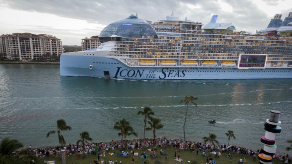 Weltweit größtes Kreuzfahrtschiff "Icon of the Seas" startet Jungfernfahrt in Miami