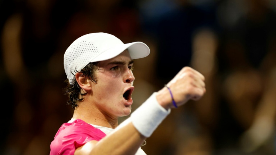 Brasileiro João Fonseca é campeão do NextGen ATP Finals